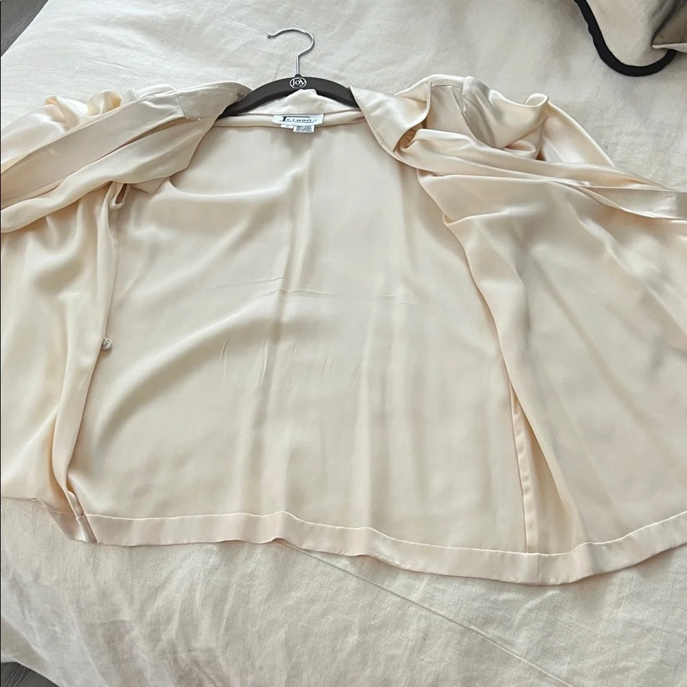 VINTAGE 70s Incinoo Cream Silk Satin Wrap Blouse L/S Retro Pointy Collar - Picture 4 of 16